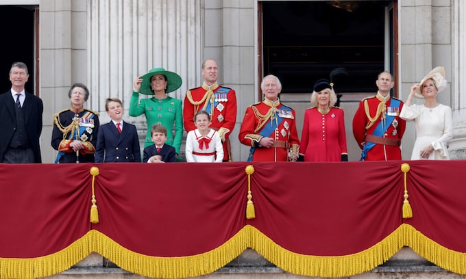 Carlos III preside por primera vez el Trooping The Colour arropado por la Familia Real Británica 