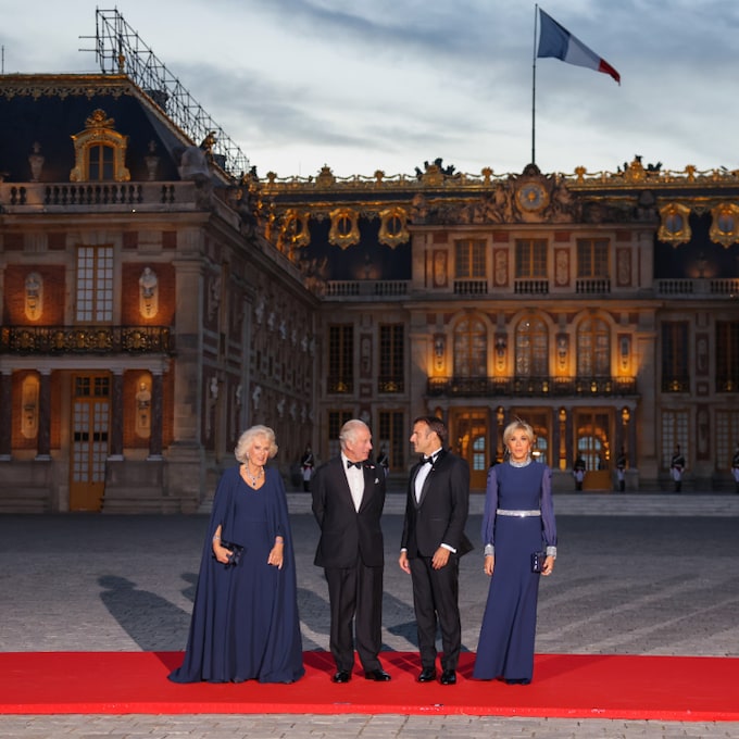 Los reyes Carlos III y Camilla asisten a un banquete de Estado en Versalles con estrellas como Mick Jagger y Hugh Grant