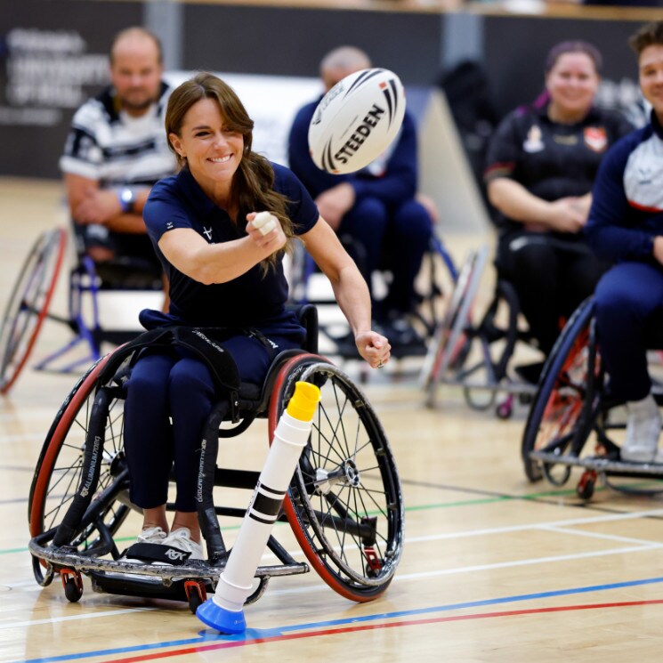 Las imágenes de la princesa de Gales jugando un partido de rugby en silla de ruedas y de nuevo con la mano vendada