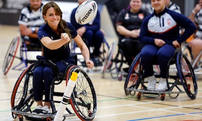 Las imágenes de la princesa de Gales jugando un partido de rugby en silla de ruedas y de nuevo con la mano vendada