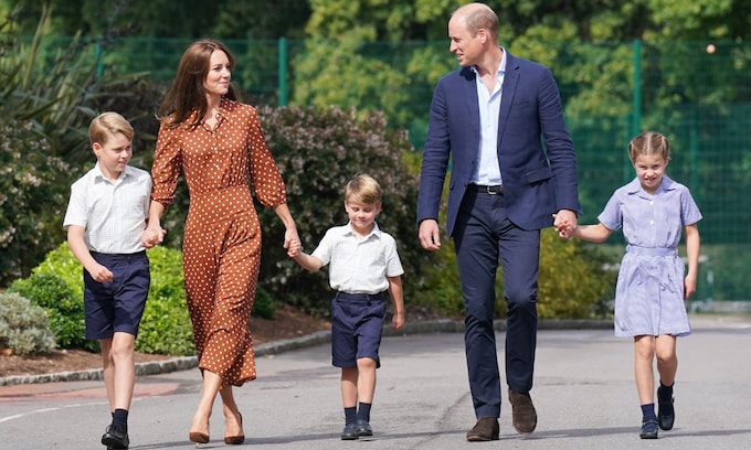 Los príncipes de Gales con sus hijos