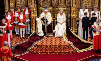 Carlos III preside por primera vez la apertura del Parlamento británico en un día histórico
