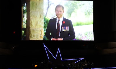 El príncipe Harry muestra su lado más divertido grabándose un vídeo como monologuista