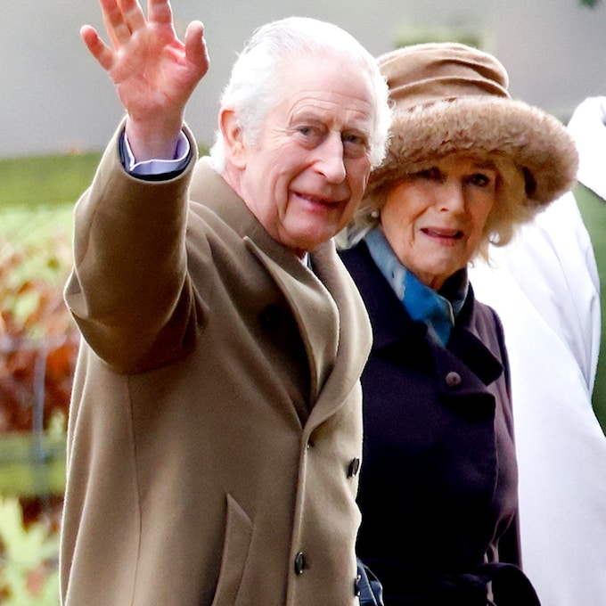 Las imágenes de Carlos III y la reina Camilla en su primera salida tras abandonar el hospital hace unos días