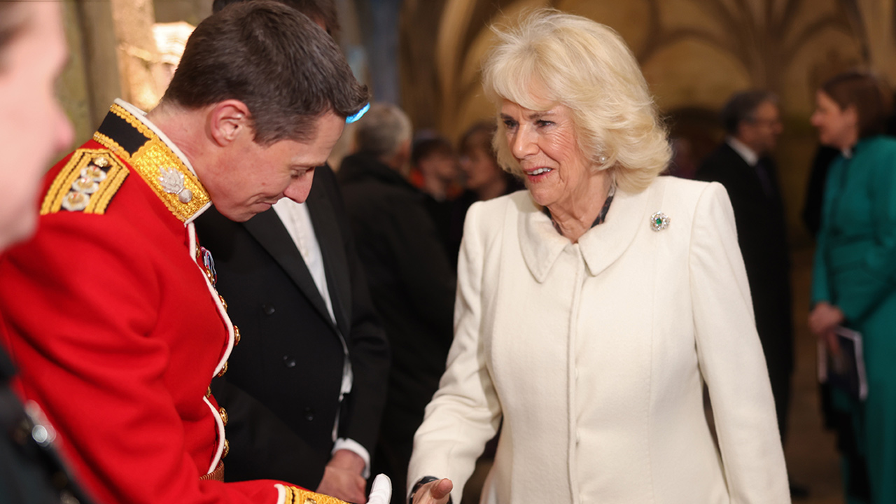 La reina Camilla cuenta cómo se encuentra Carlos III tras comenzar su tratamiento contra el cáncer