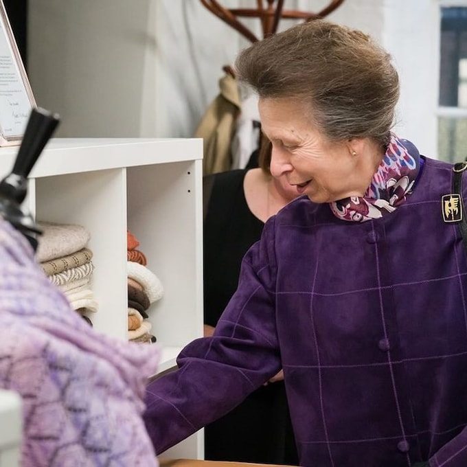 La princesa Ana, reina de la moda 'vintage', rescata una chaqueta de su madre que llevaba 18 años guardada