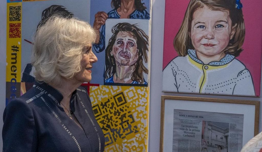 Mercedes, hermana de Pablo Carbonell, autora del retrato de Charlotte que ha encantado a la reina Camilla