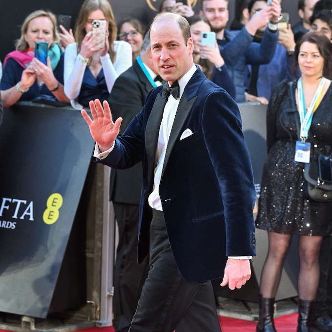 El príncipe de Gales, muy serio en los Premios BAFTA sin Kate Middleton y rodeado de grandes estrellas