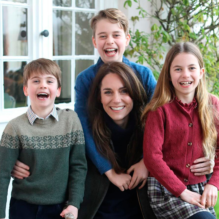 La princesa de Gales reaparece con sus tres hijos después de su operación