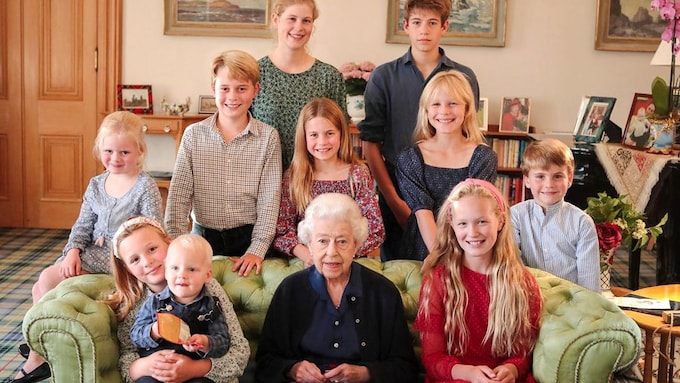 Isabel II, con sus nietos y bisnietos