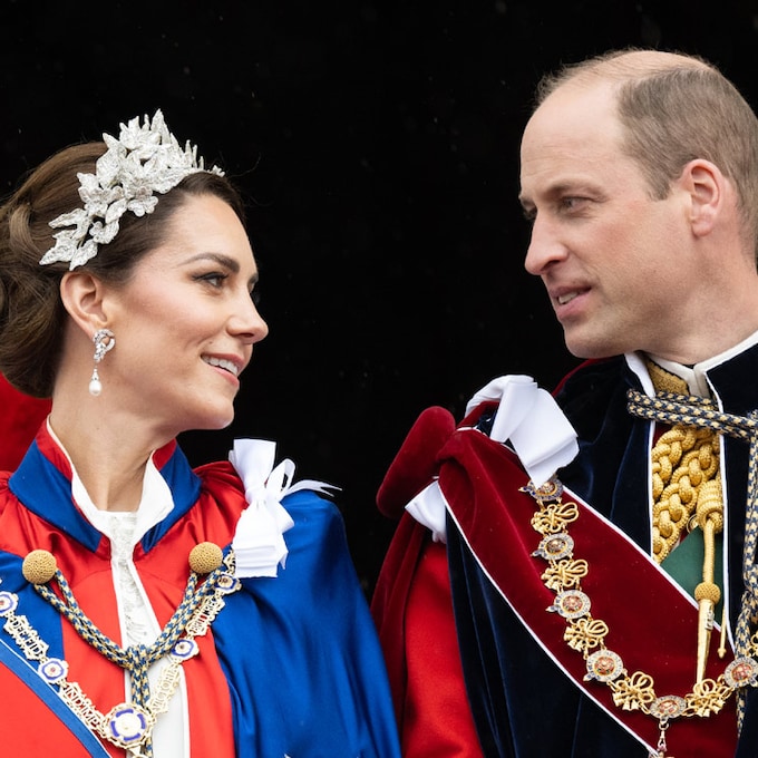 Carlos III recuerda que el futuro es de los príncipes de Gales con un simbólico gesto en su momento más delicado 