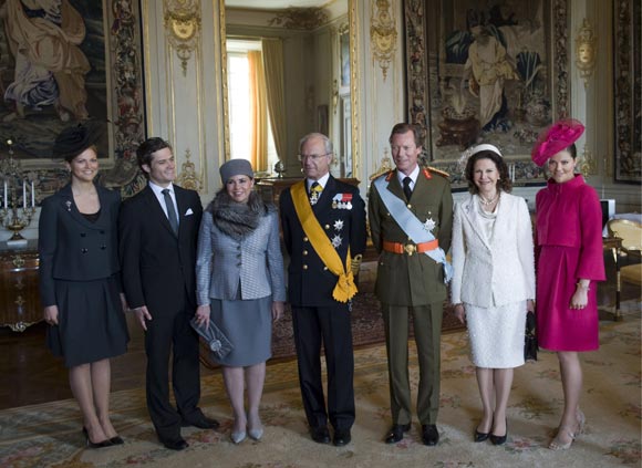 Desfile de tocados en la corte real de Suecia