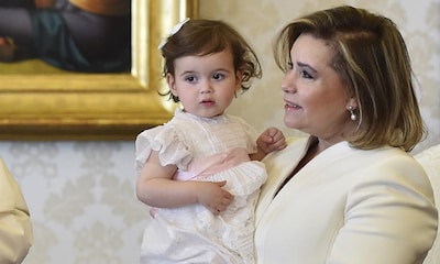 La pequeña Amalia de Luxemburgo, enorme protagonista en la visita de la Familia Ducal al Papa