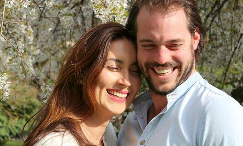 Claire de Luxemburgo celebra sus 36 años con un posado sofisticado y ¡muy romántico!