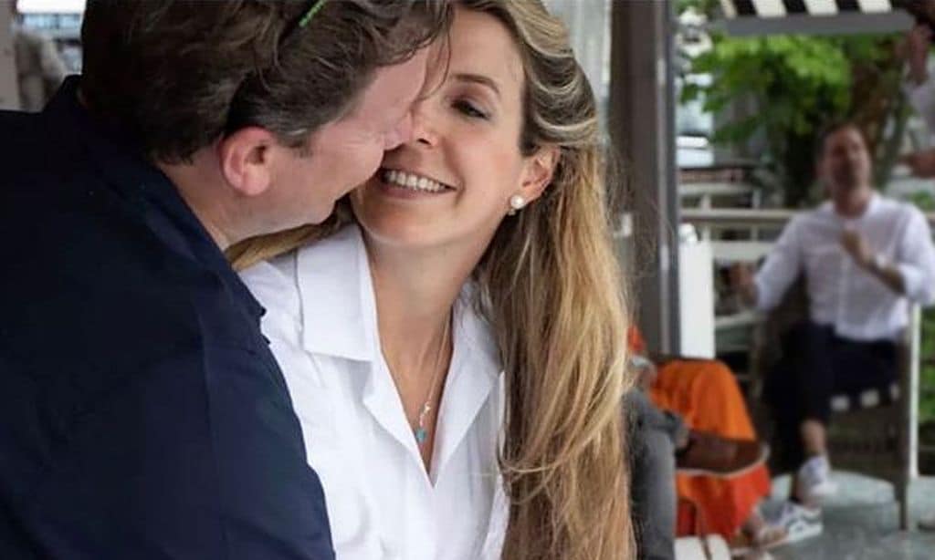 Tessy de Luxemburgo, pletórica al irse al fin a casa con su bebé: 'Feliz mamá de tres chicos'