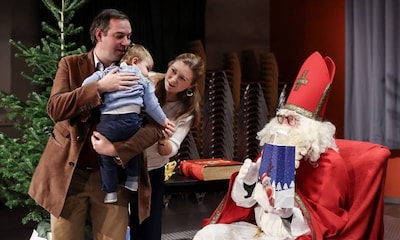 ¡Llegó San Nicolás! La ilusión de Charles de Luxemburgo al recibir sus primeros regalos de Navidad