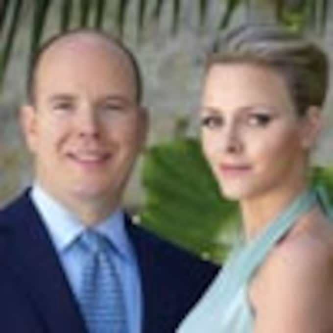 El príncipe Alberto de Mónaco anuncia su compromiso matrimonial con Charlene Wittstock