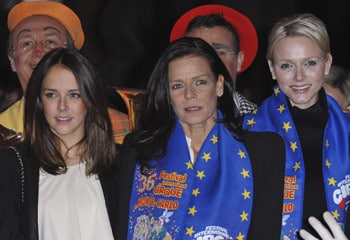 Alberto y Charlene de Mónaco y la princesa Estefanía con sus hijas inauguran la 36ª edición del Festival Internacional de Circo
