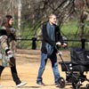 Andrea Casiraghi y Tatiana Santo Domingo, de paseo con su hijo Sacha por Hyde Park