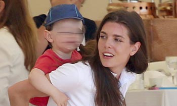 ¡Arre caballito! El divertido juego de Carlota Casiraghi y su hijo Raphaël