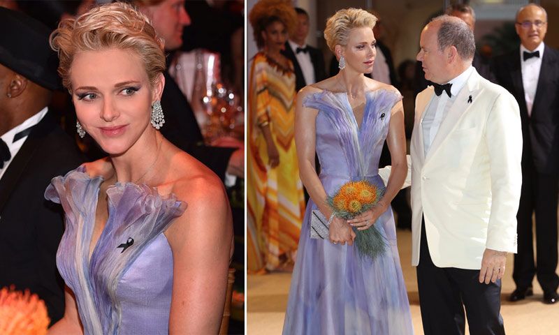 La princesa Charlene, 'glamour' de ensueño en la noche de verano más solidaria en Mónaco