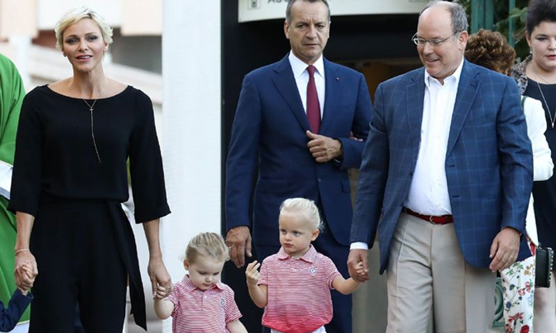 Charlene y Alberto de Mónaco, de pícnic con sus mellizos