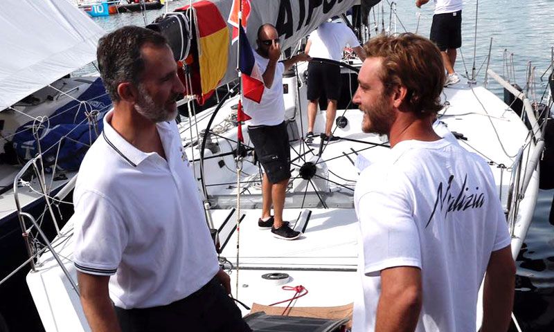 Pierre Casiraghi y Felipe VI en la Copa del Rey de Vela de 2017 