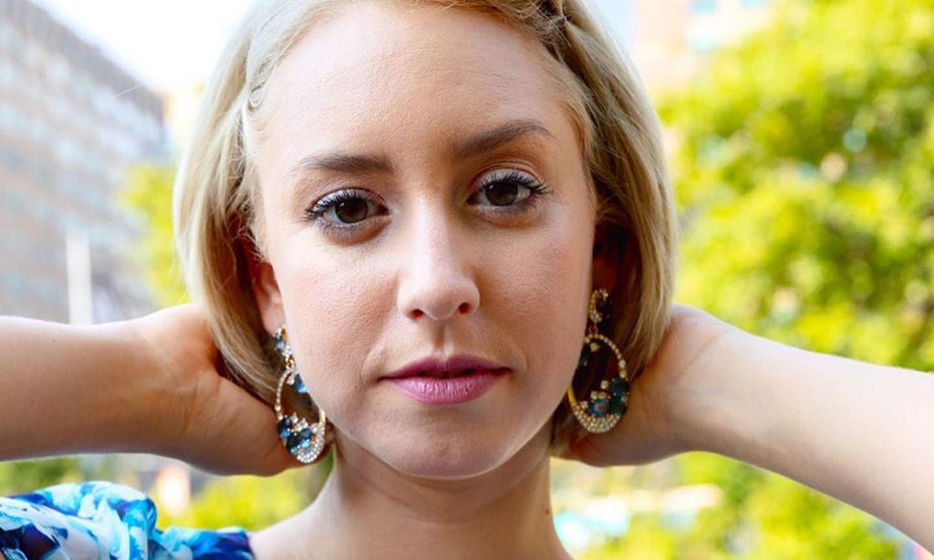 Acompañada tan solo de una guitarra, Jazmin Grace de Mónaco lanza su primer sencillo
