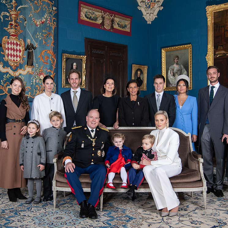 Los Grimaldi posan para un retrato oficial de familia