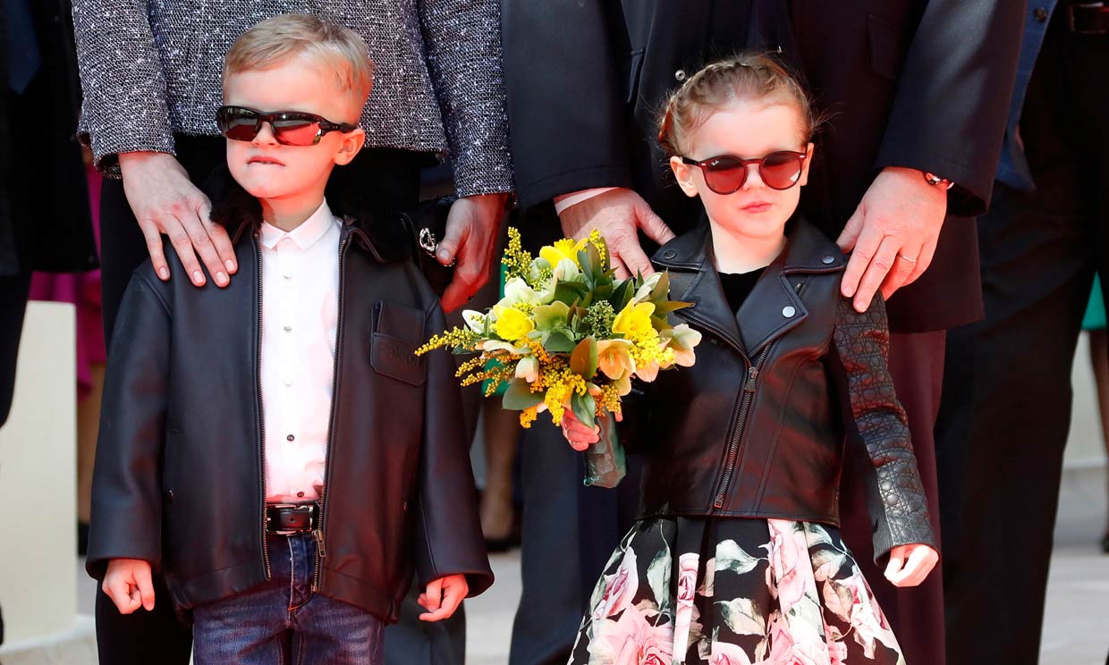 Rodeados de amigos ¡y de pitufos! Así han celebrado Jacques y Gabriella de Mónaco su cumpleaños