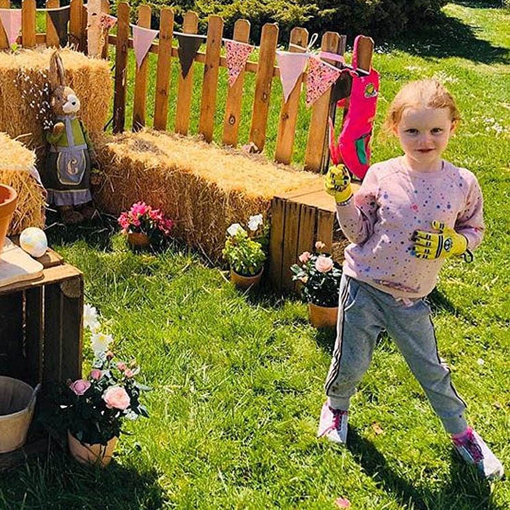 Gabriella y Jacques de Mónaco felicitan la Semana Santa convertidos en unos auténticos jardineros