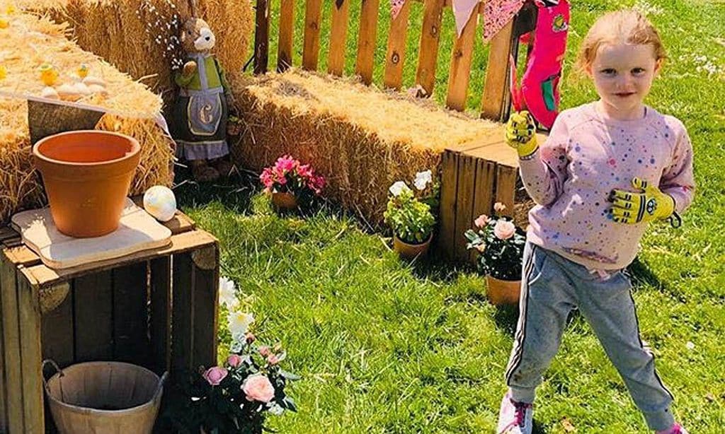 Gabriella y Jacques de Mónaco felicitan la Semana Santa convertidos en unos auténticos jardineros