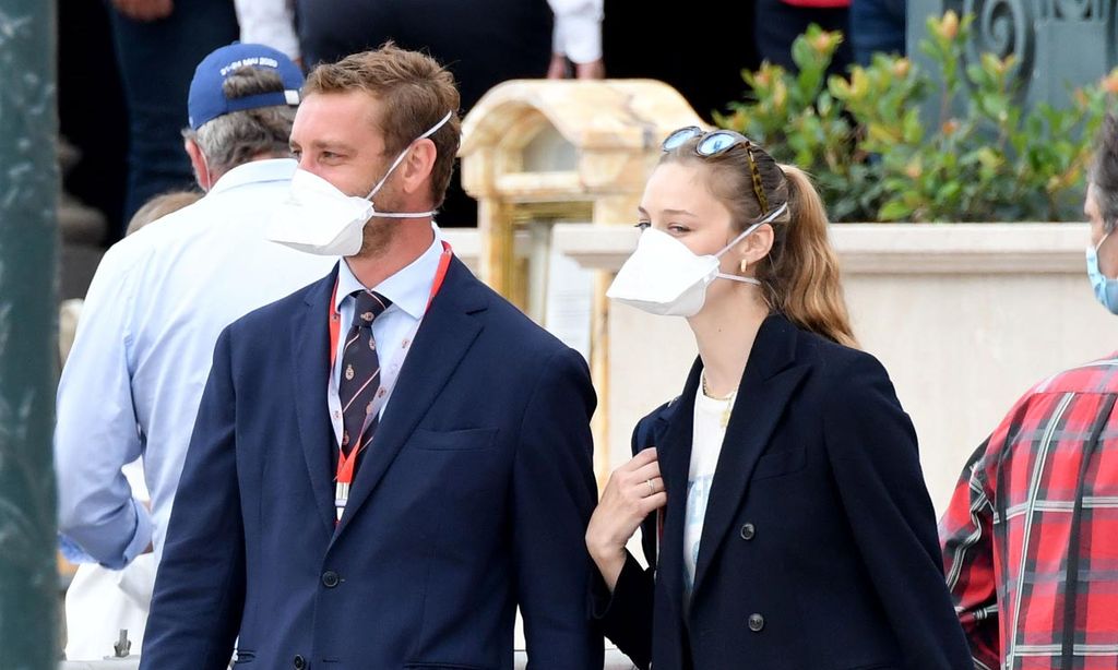 Beatrice Borromeo y Pierre Casiraghi reaparecen en familia en un significativo día para Mónaco