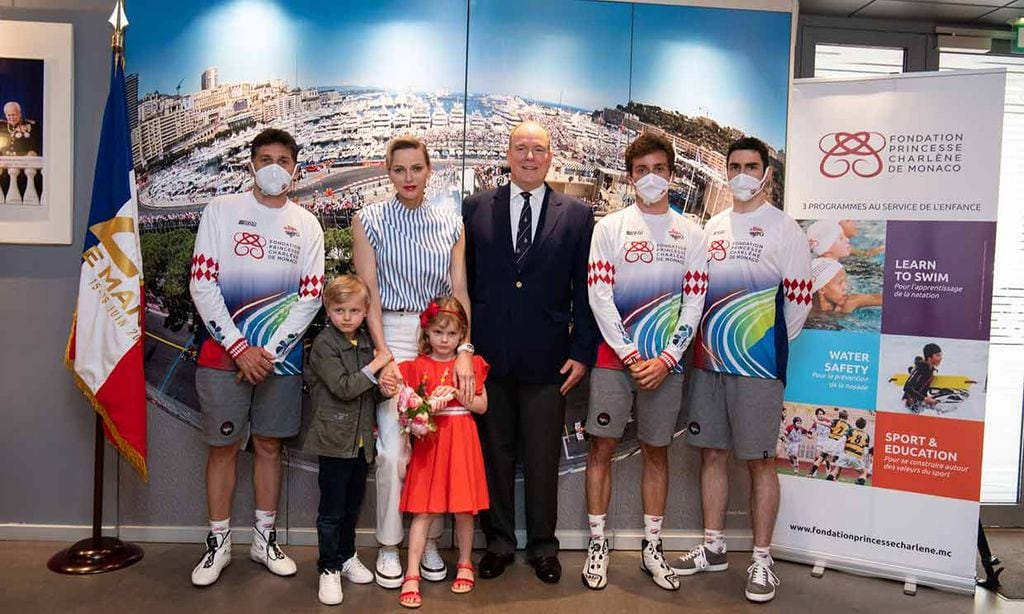 ¡A toda velocidad! Jacques y Gabriella de Mónaco se divierten con sus padres en las 24 horas de Le Mans