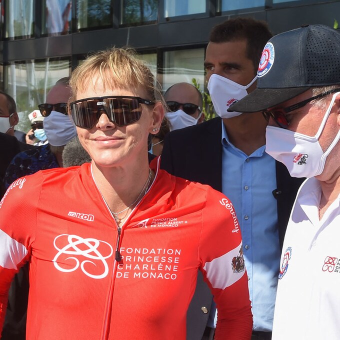 Charlene de Mónaco gana la prueba de 24 horas en bici acuática entre Córcega y el Principado