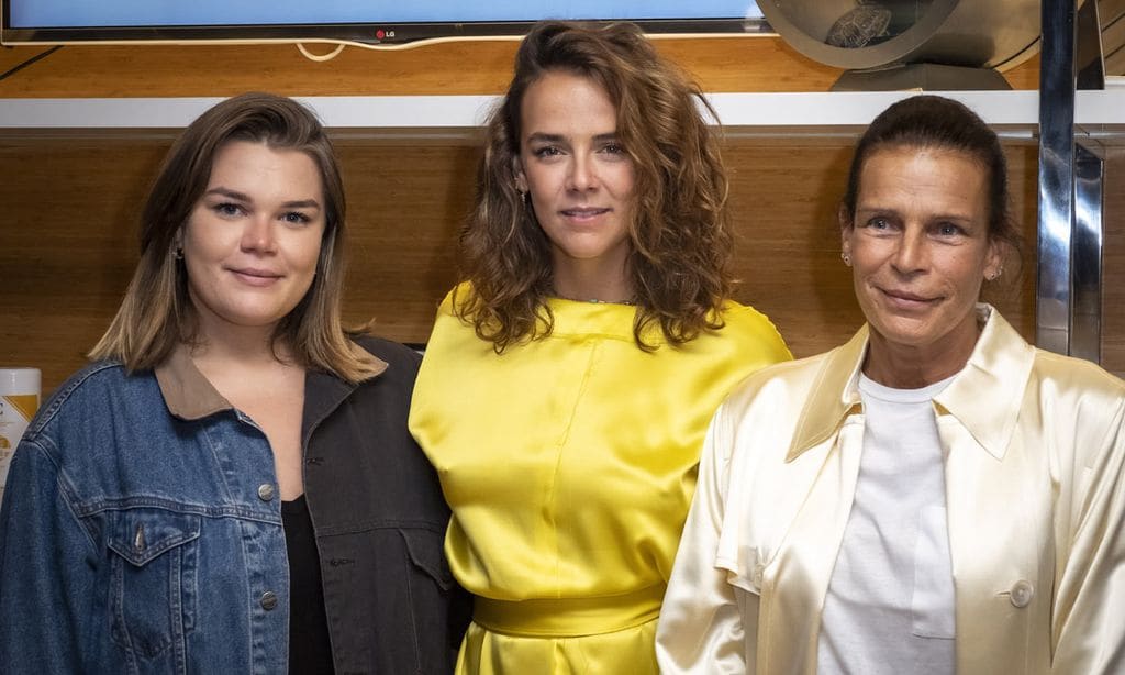 FOTOGALERÍA: Estefanía de Mónaco y Camille Gottlieb arropan a Pauline en la inauguración de su tienda