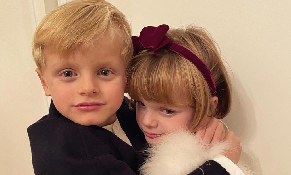 Las travesuras de sus hijos, los posados familiares... La princesa Charlene abre su álbum personal