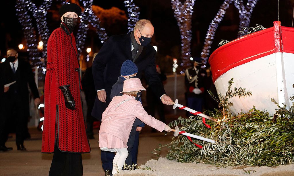 Un Jacques muy formal y una atrevida Gabriella protagonizan las celebraciones más atípicas de Santa Devota