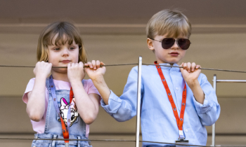 ¡Muy mayores pero igual de traviesos! Las anécdotas de Jacques y Gabriella de Mónaco en una cita deportiva