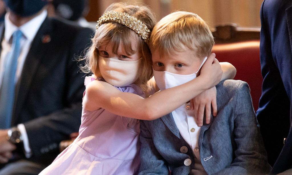 ¡Nada como el amor de un hermano! Jacques y Gabriella de Mónaco, todo abrazos en su último evento