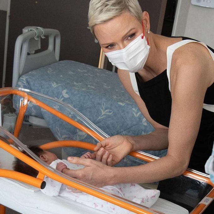 Charlene de Mónaco muestra su lado más cariñoso con los nuevos bebés del Principado en un hospital lleno de recuerdos