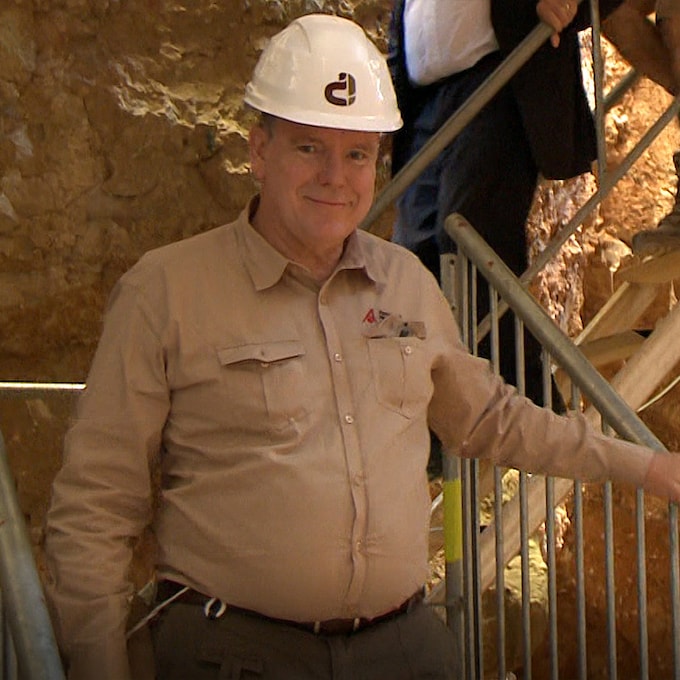 Alberto de Mónaco visita los yacimientos de Atapuerca 