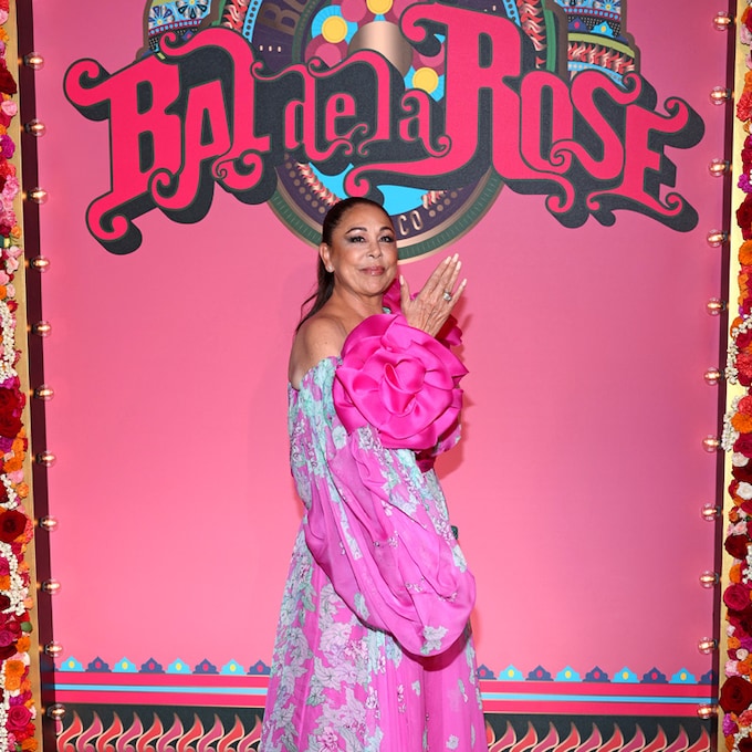 Isabel Pantoja brilla con luz propia en el Baile de la Rosa, la cita más glamourosa de Mónaco