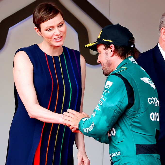 La reaparición de Charlene con un look de lo más original y su cariñoso gesto a Fernando Alonso