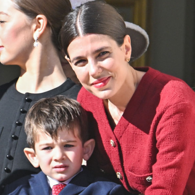 Los gestos más tiernos que han protagonizado las mamás Grimaldi junto a sus hijos en el balcón