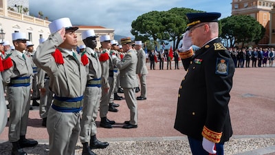 Alberto de Mónaco rememora el pasado legionario de su bisabuelo el príncipe Luis II
