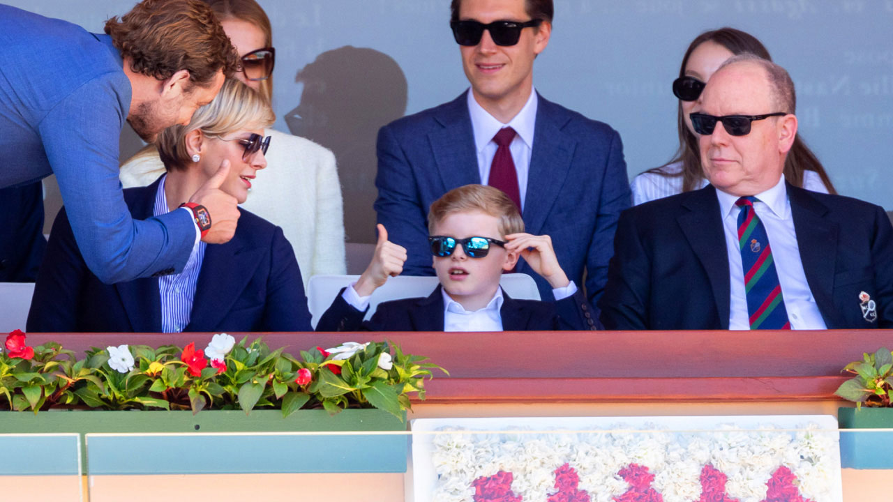 Los simpáticos gestos de Jacques y las gafas futuristas de Charlene, protagonistas de la final de tenis de Montecarlo