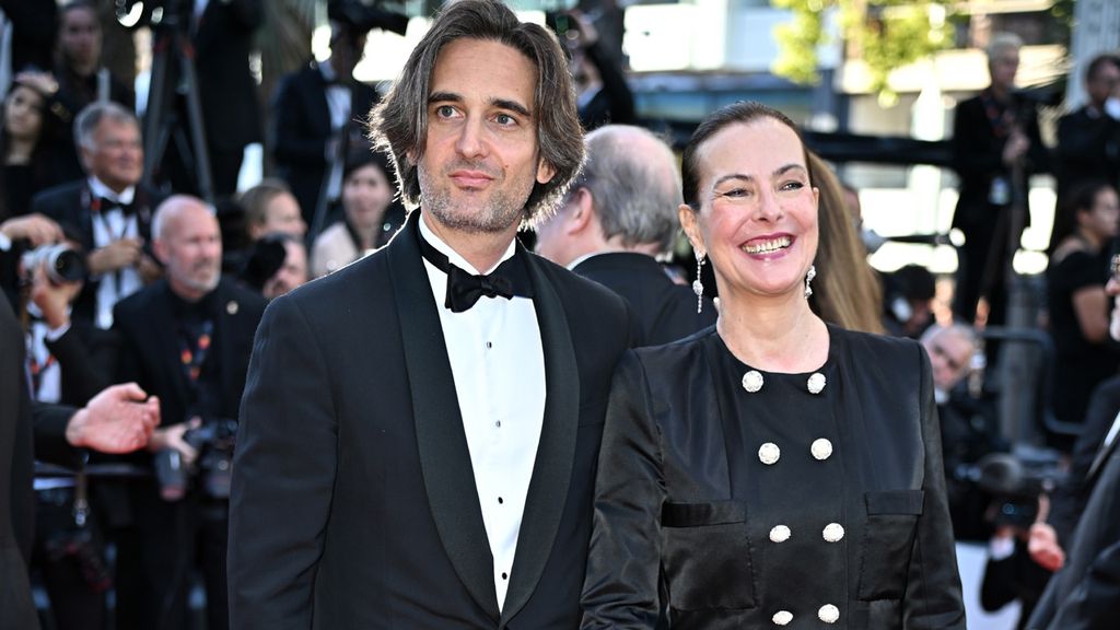 Dimitri Rassam reaparece con su madre en Cannes tras su ruptura con Carlota Casiraghi
