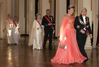 La princesa Mette-Marit, con los Emperadores de Japón en una 'aguada' recepción