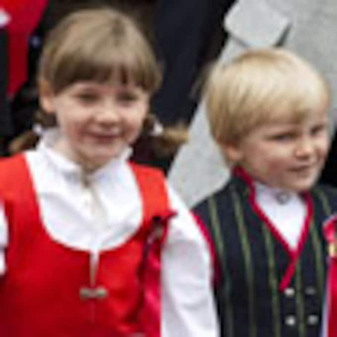 Los príncipes Ingrid Alejandra y Sverre Magnus acaparan todas las miradas en el Día Nacional de Noruega